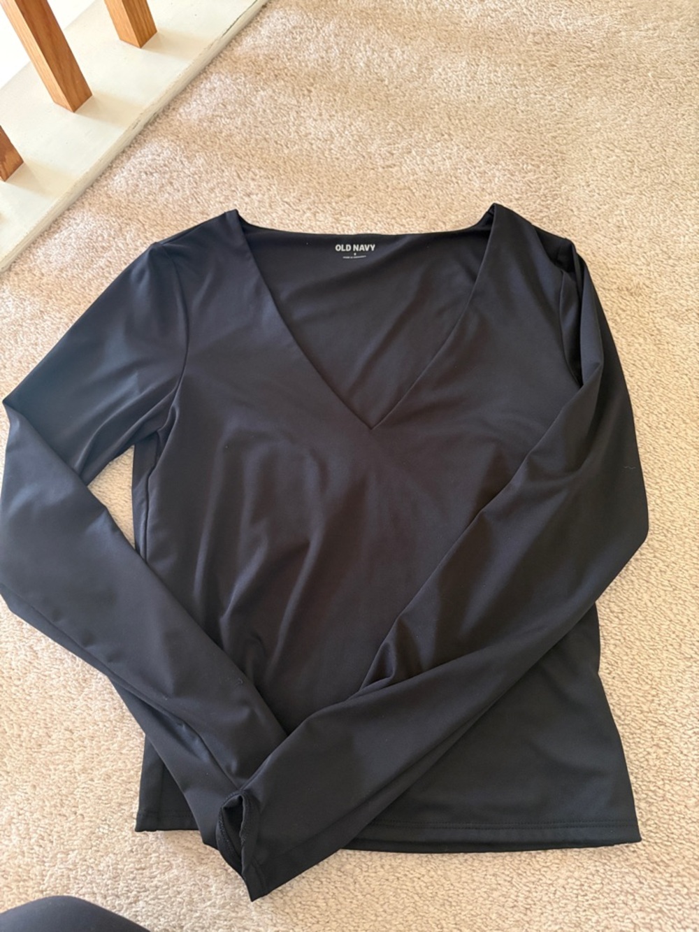 Old Navy Black V-Neck Long Sleeve Tee